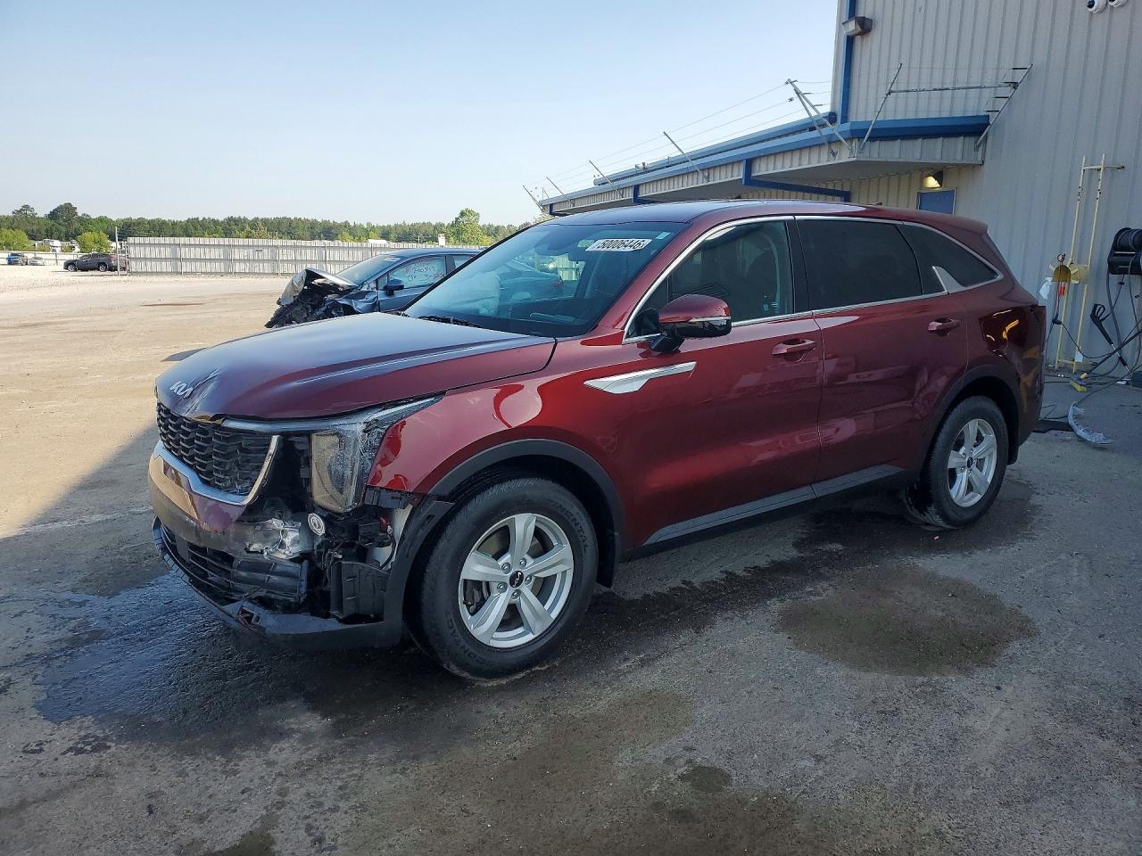 Salvage Kia Sorento Image