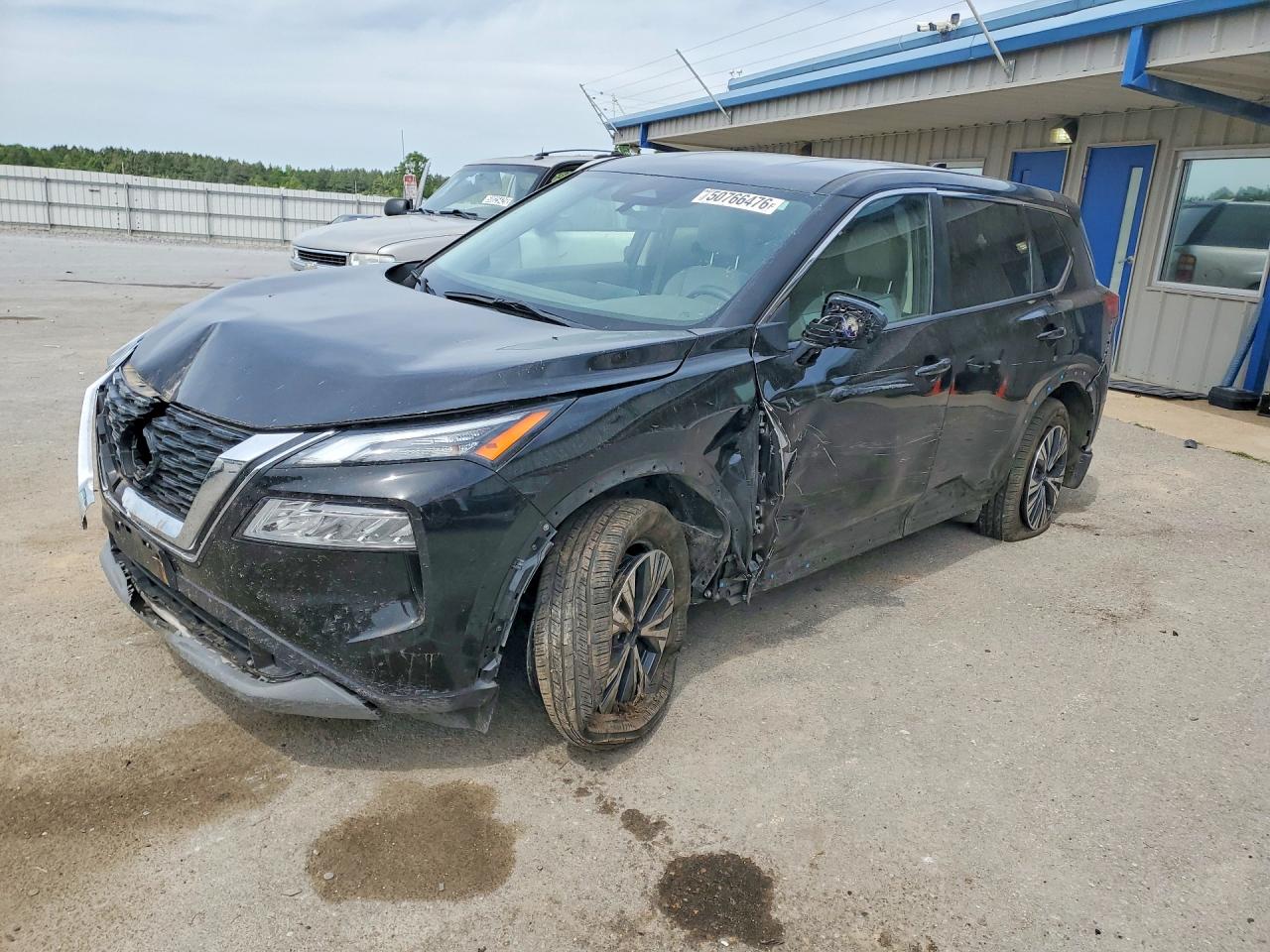 Salvage Nissan Rogue Image