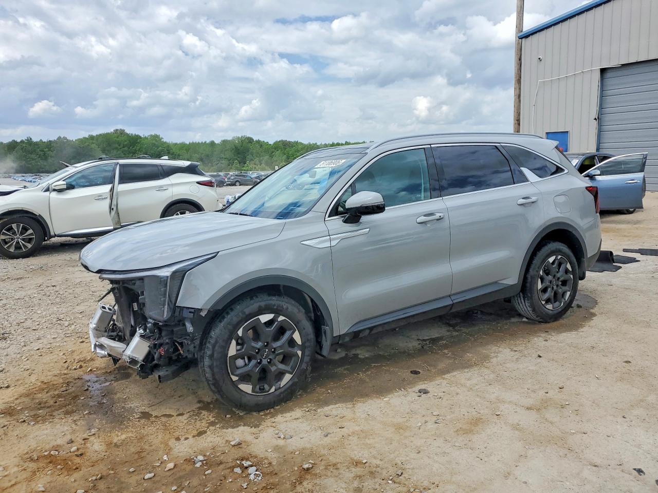 Salvage Kia Sorento Image