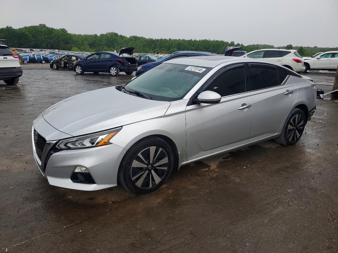 Salvage Nissan Altima Image