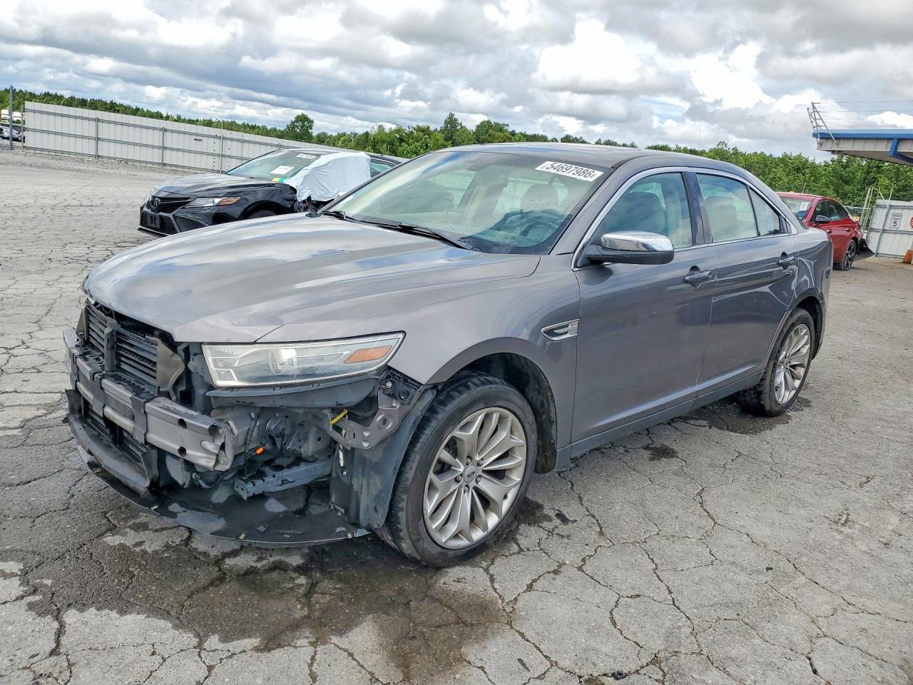 Salvage Ford Taurus Image