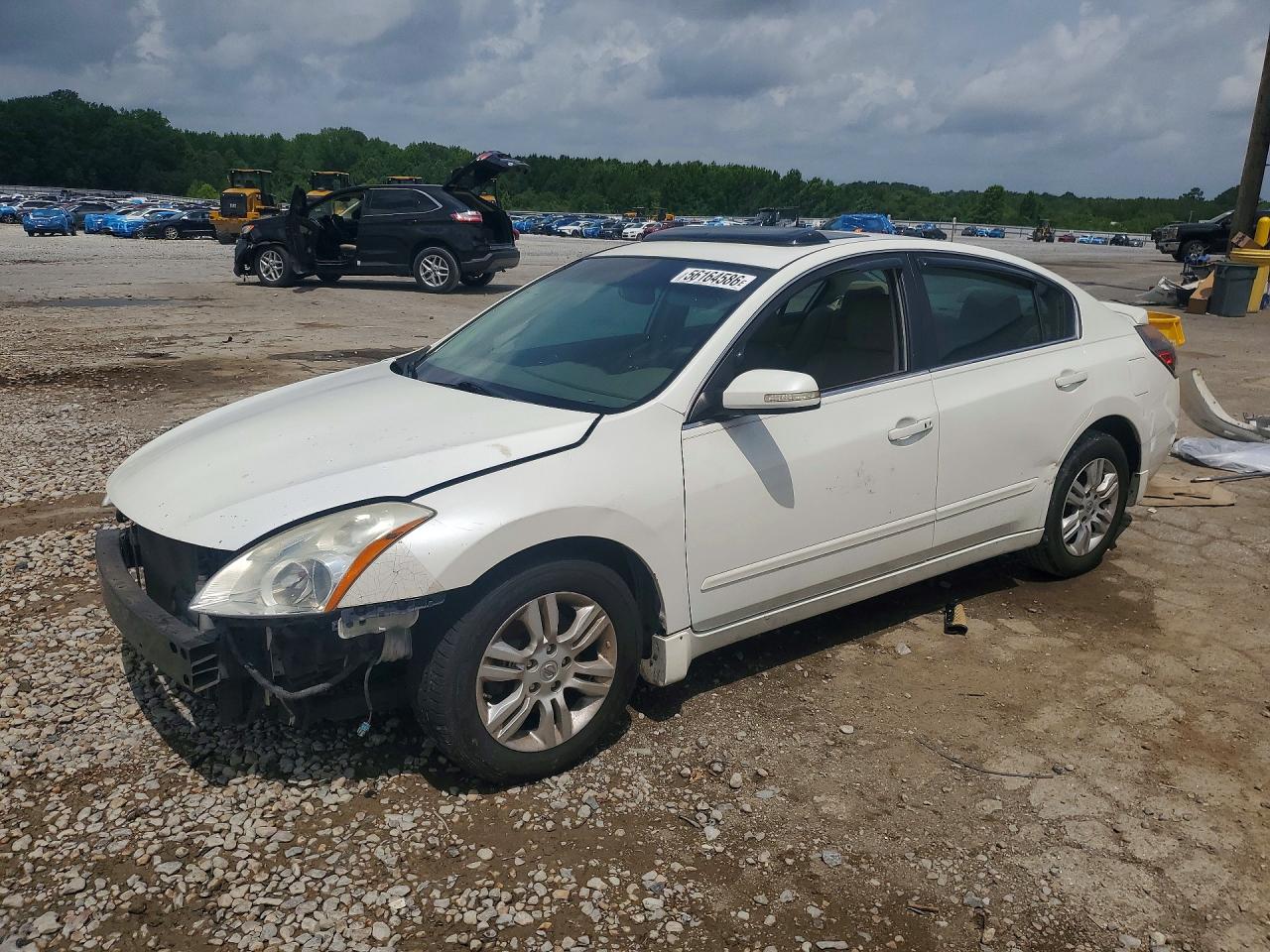Salvage Nissan Altima Image