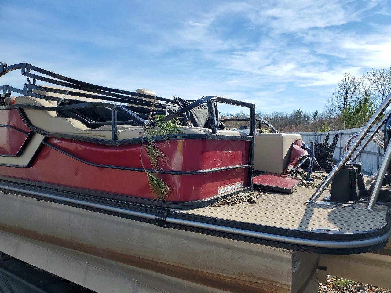 Sun Tracker Boat