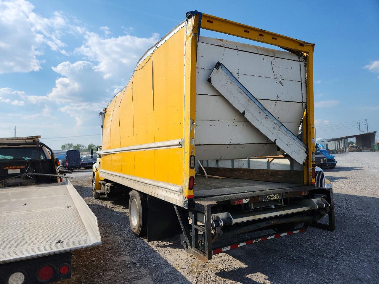 Freightliner M2 100