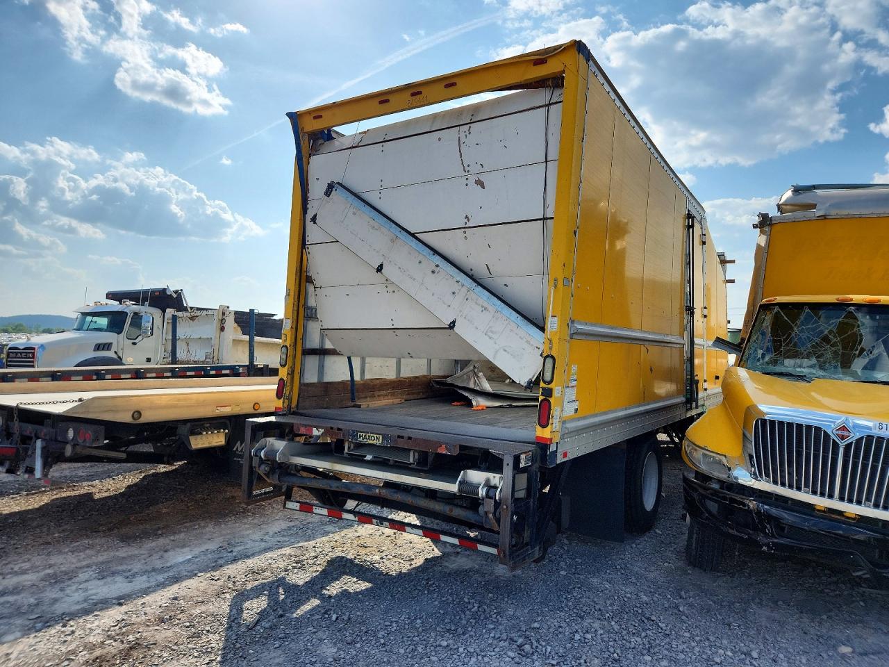 Freightliner M2 100