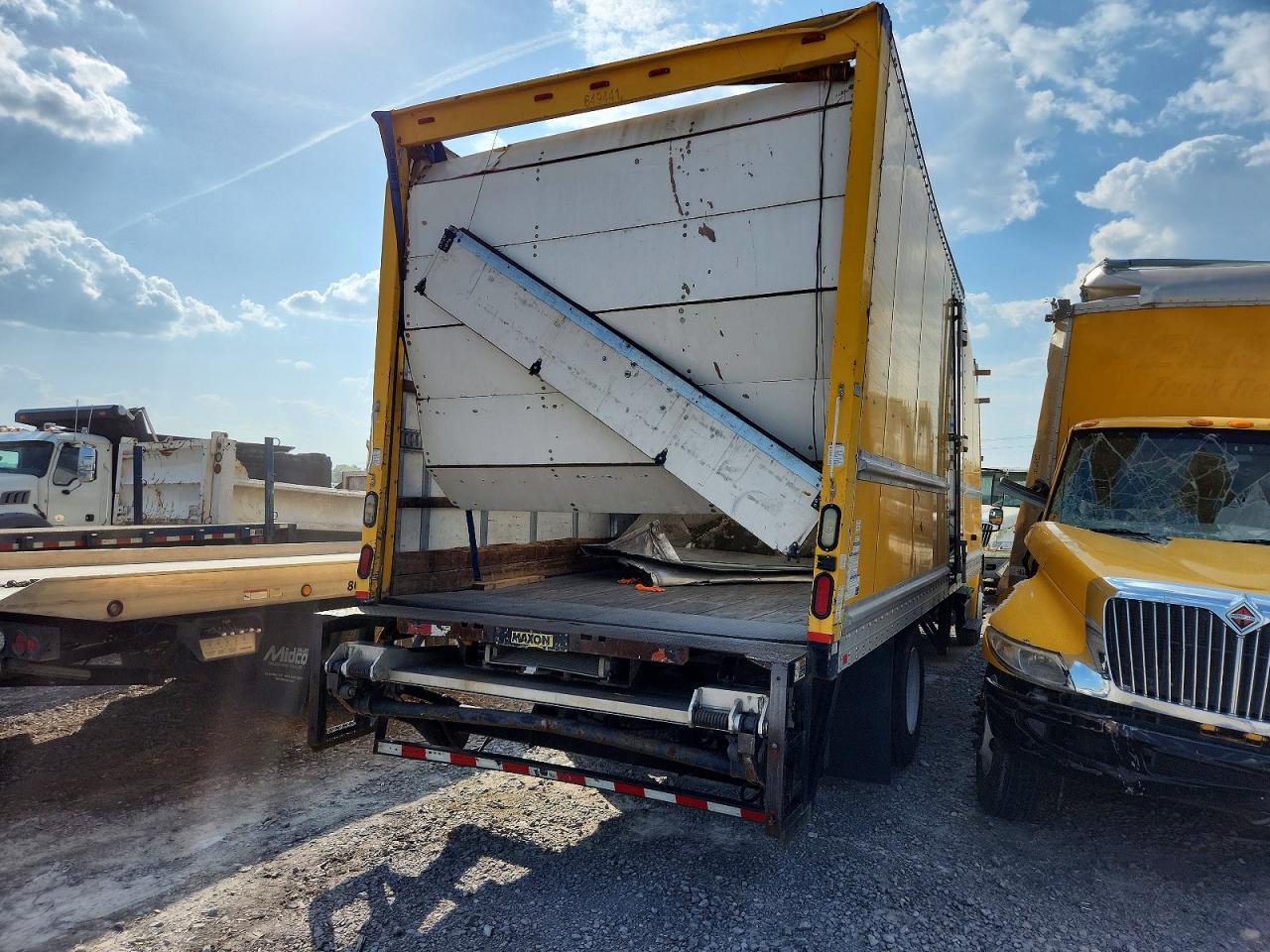 Freightliner M2 100