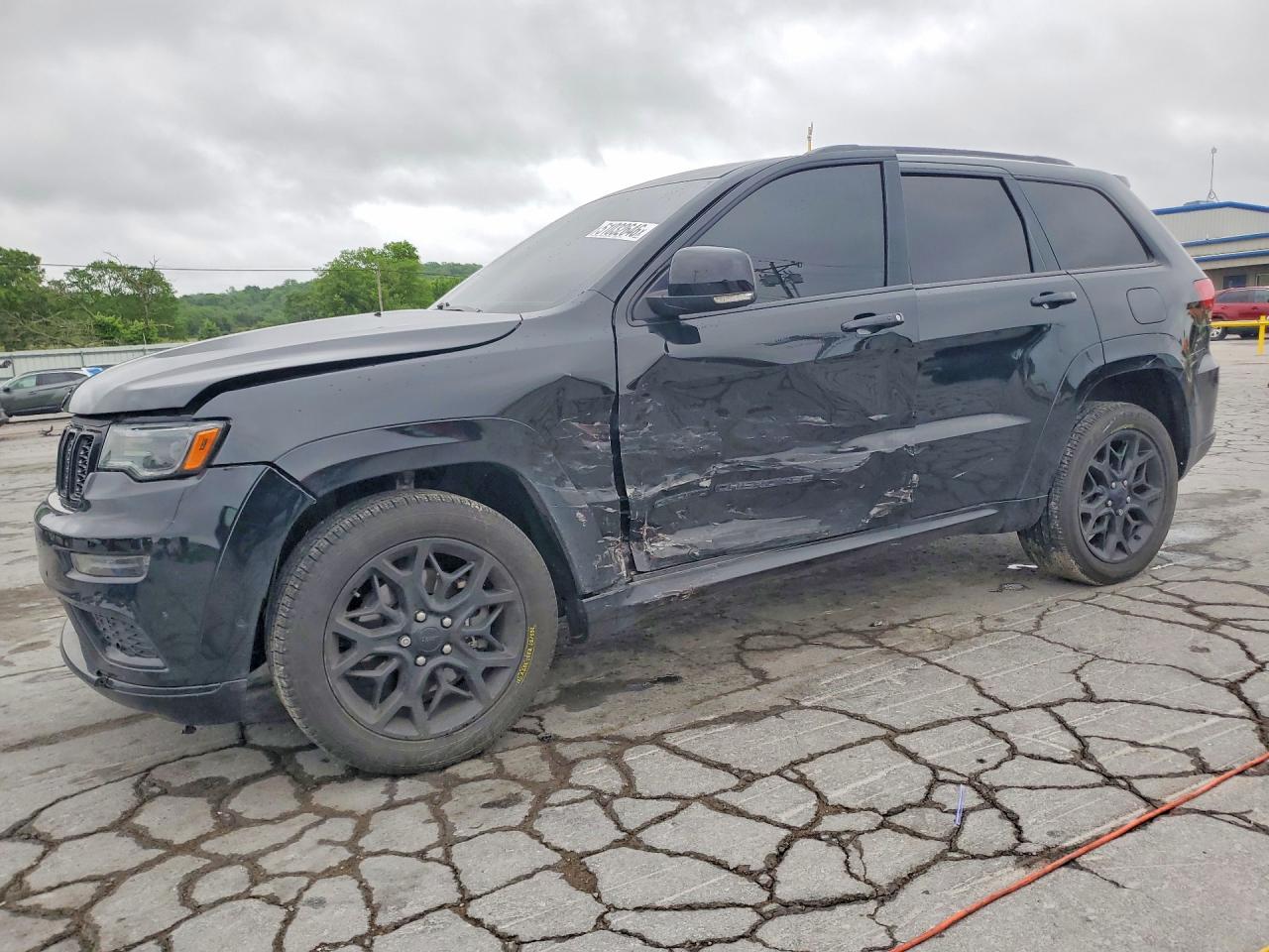 Salvage Jeep Cherokee Image