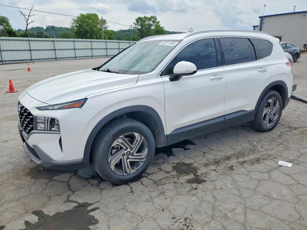 Salvage Hyundai SANTA FE Image