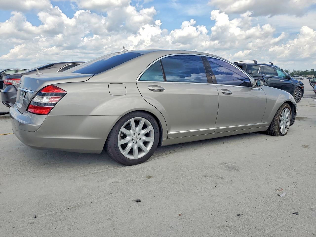 Mercedes-Benz S-Class 550