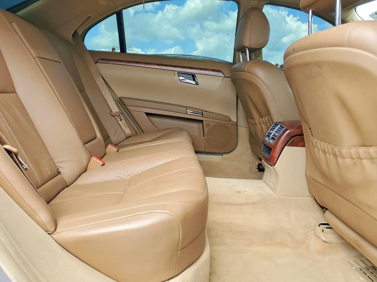 Mercedes-Benz S-Class 550