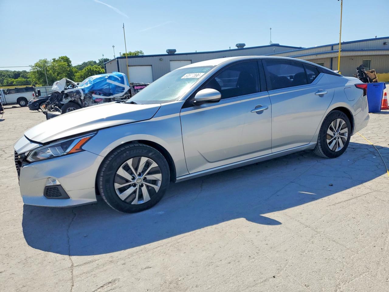 Salvage Nissan Altima Image