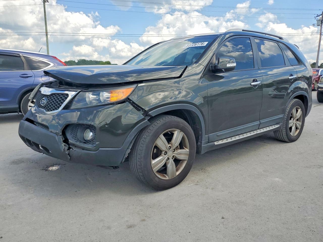 Salvage Kia Sorento Image