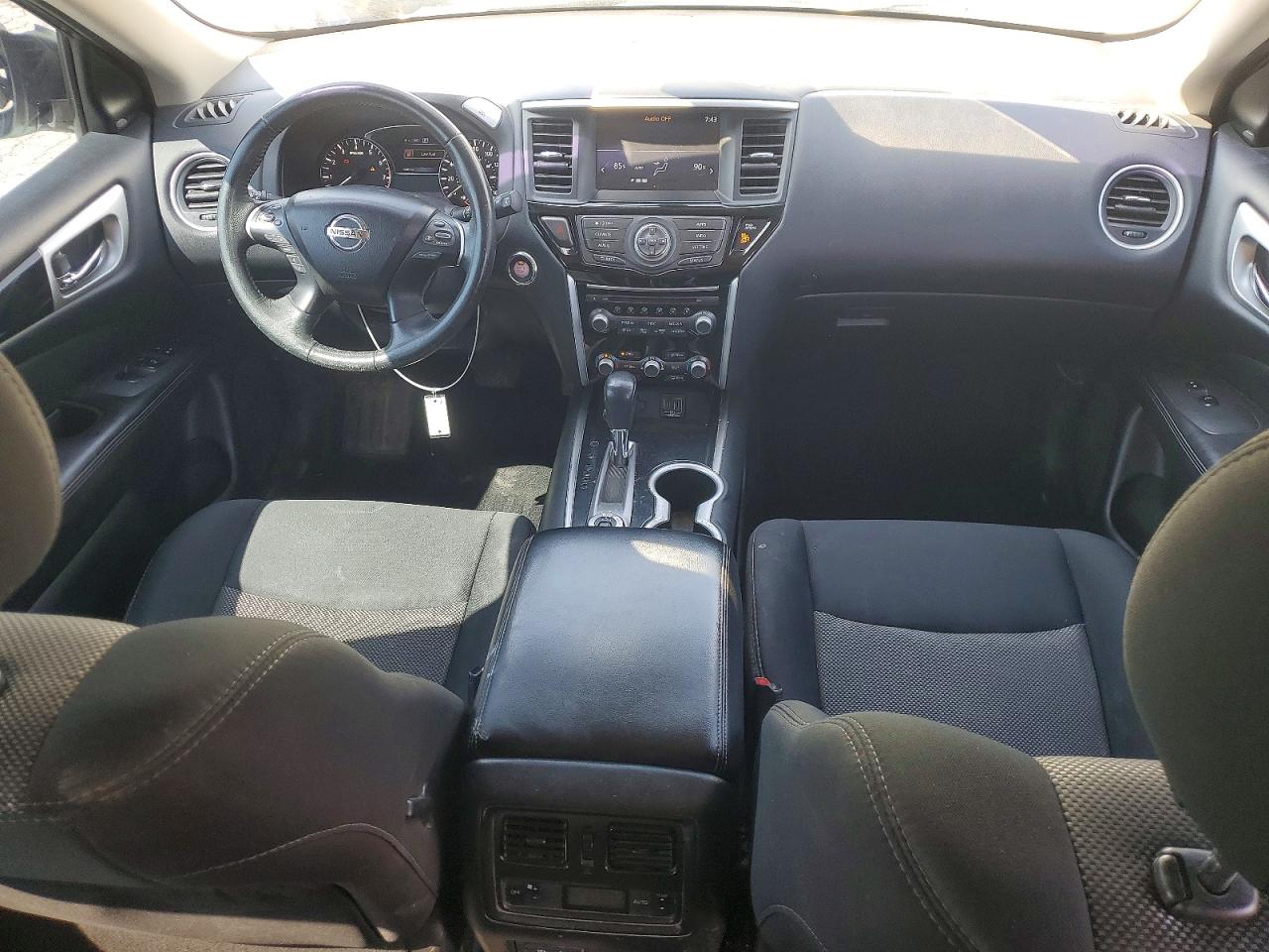 Nissan Pathfinder Sv