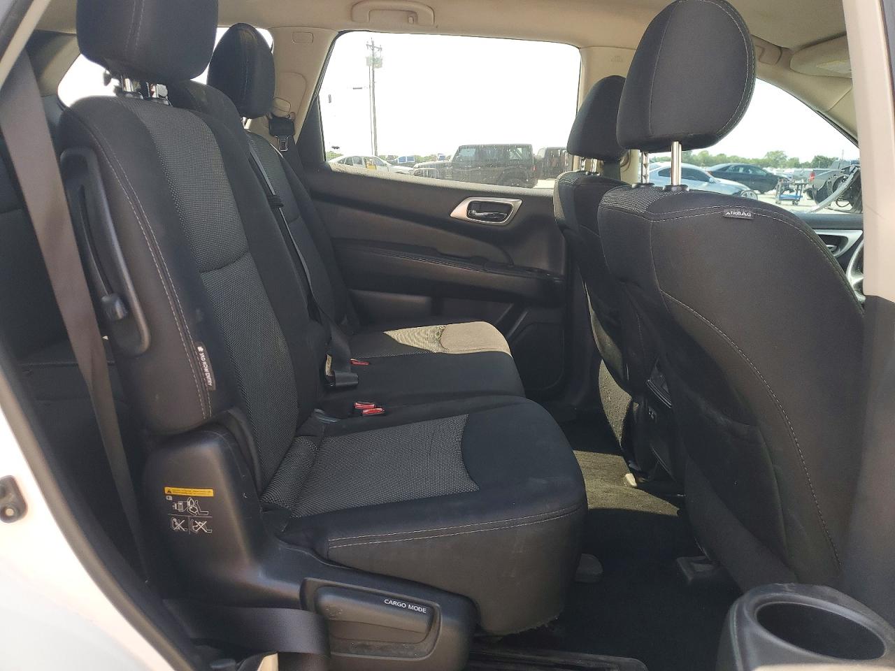 Nissan Pathfinder Sv