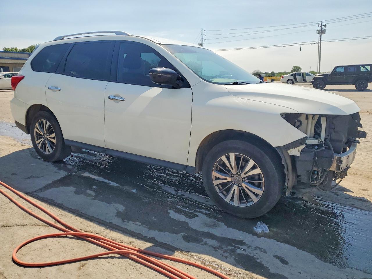 Nissan Pathfinder Sv