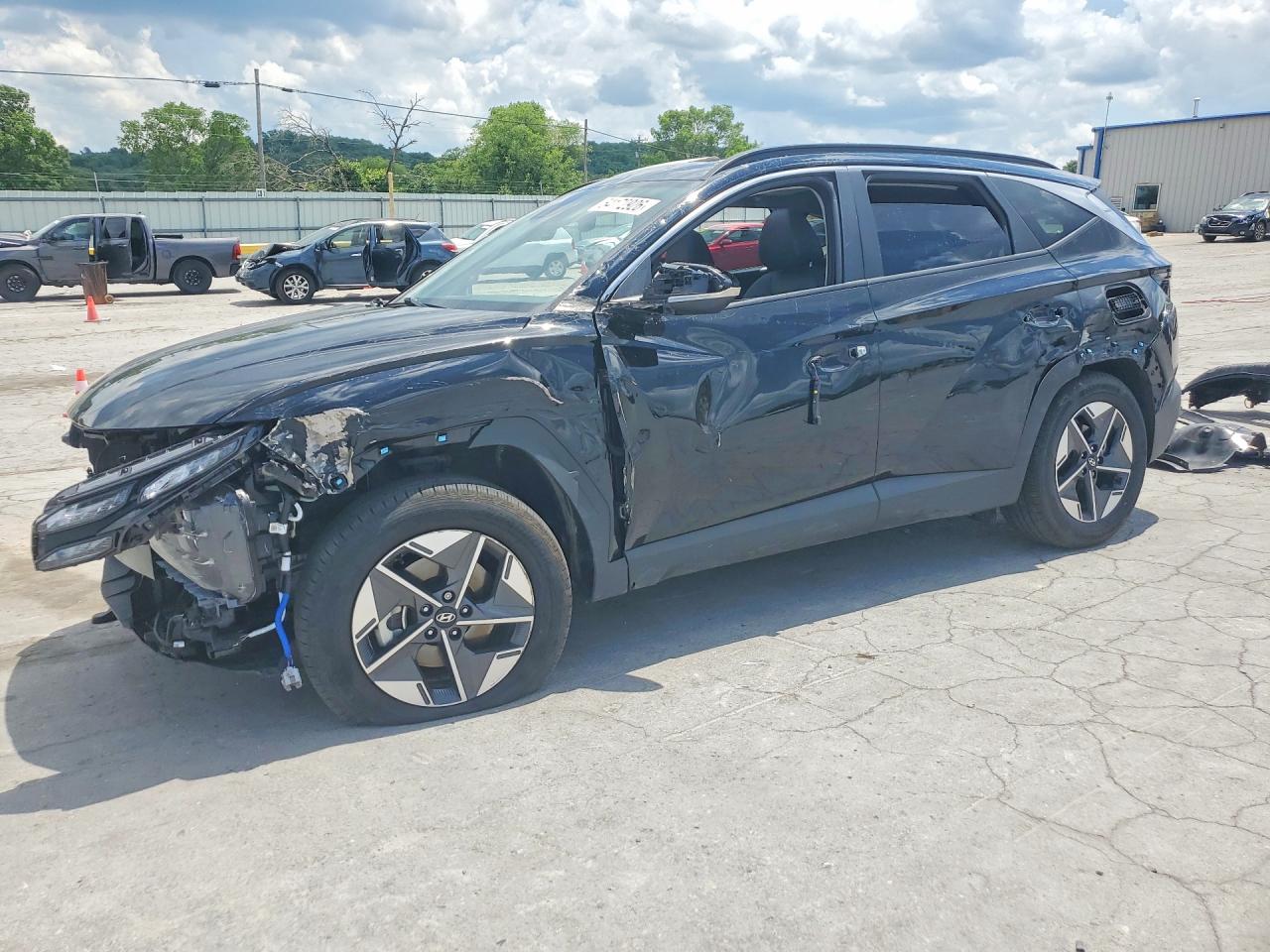 Salvage Hyundai TUCSON Image