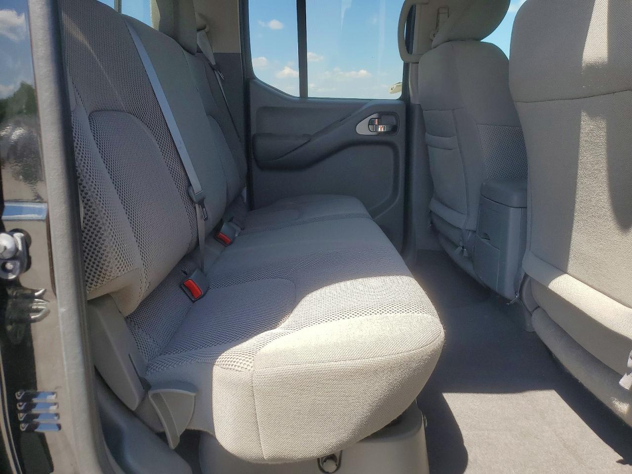 Nissan Frontier Sv