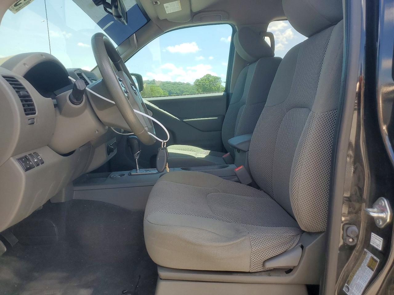 Nissan Frontier Sv