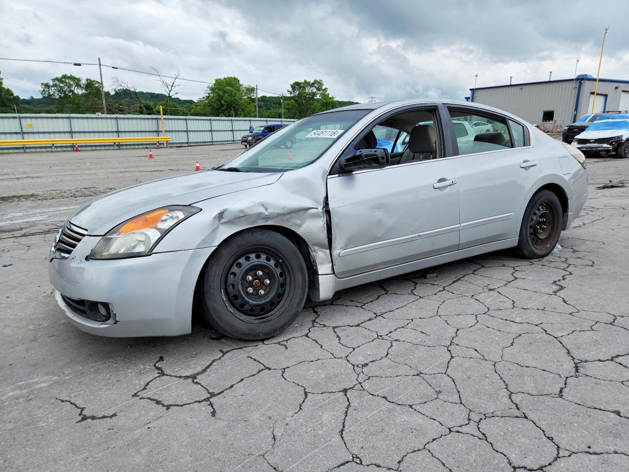 Salvage Nissan Altima Image