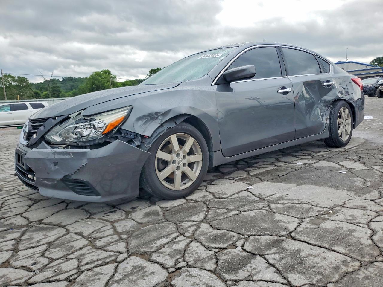 Salvage Nissan Altima Image