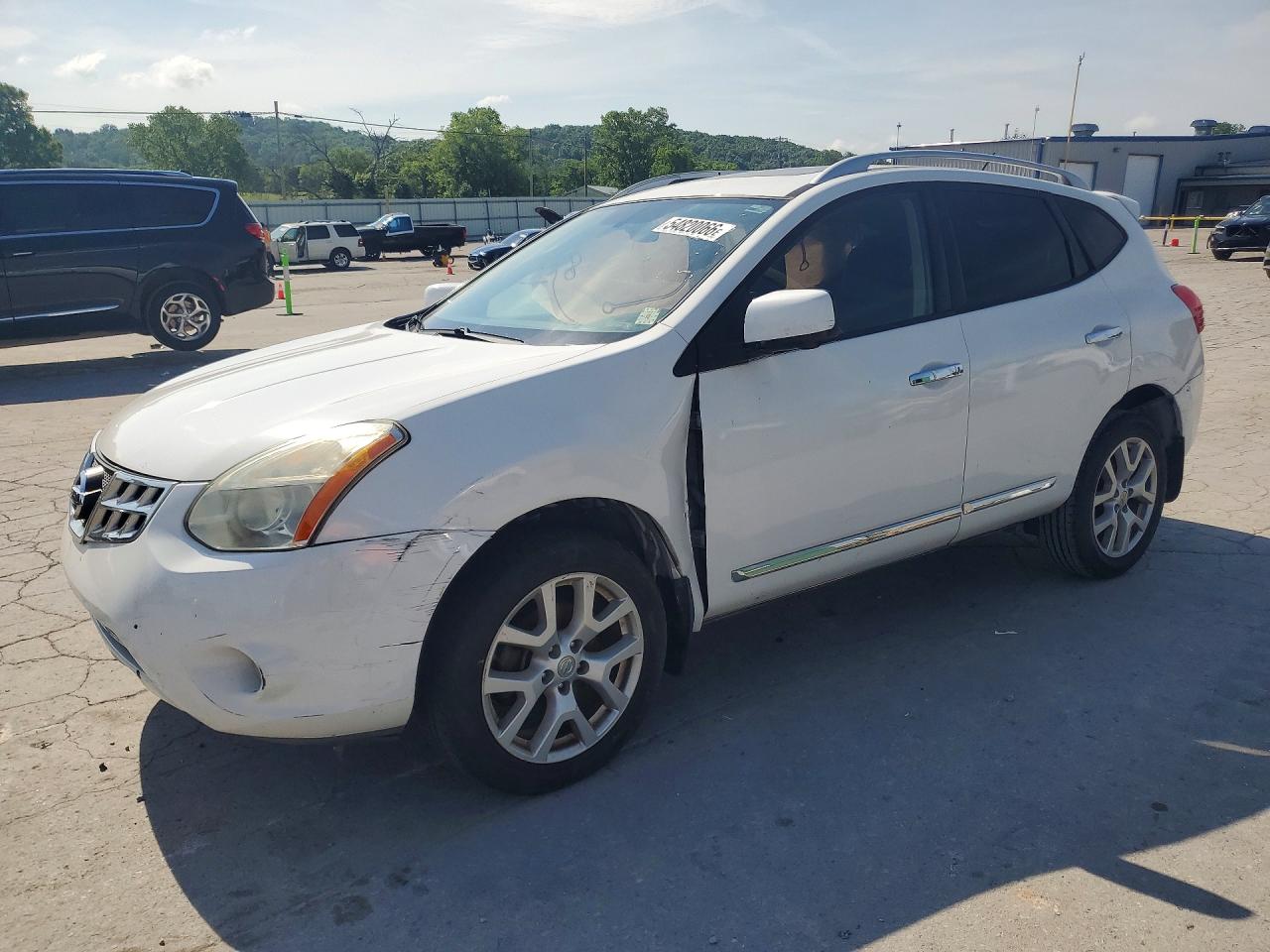 Salvage Nissan Rogue Image