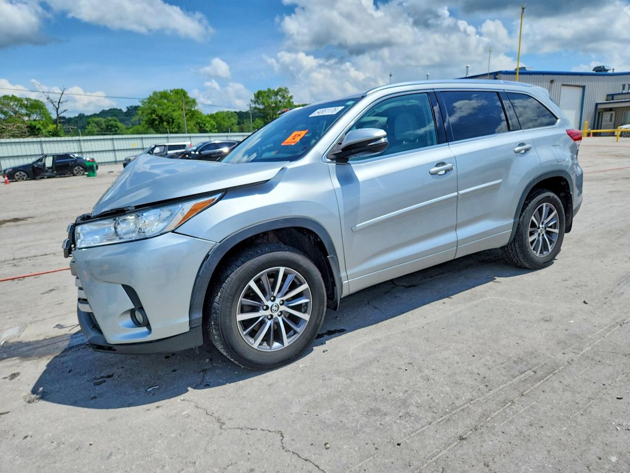 Salvage Toyota Highlander Image