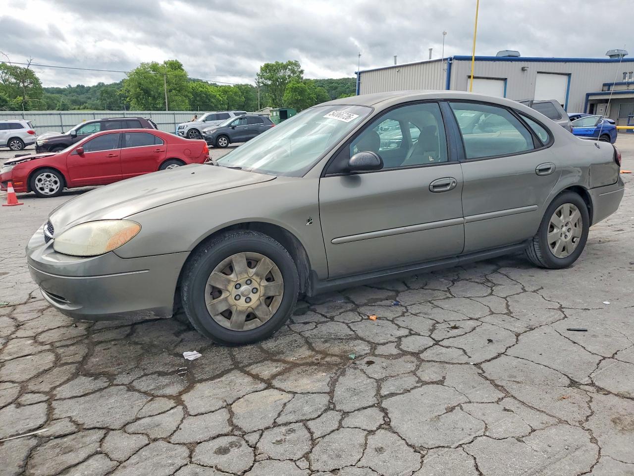 Salvage Ford Taurus Image
