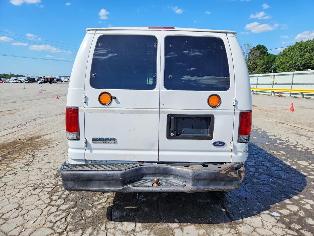 Ford Econoline E250 Van