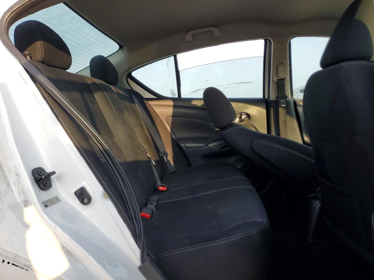 Nissan Versa 1.6 S