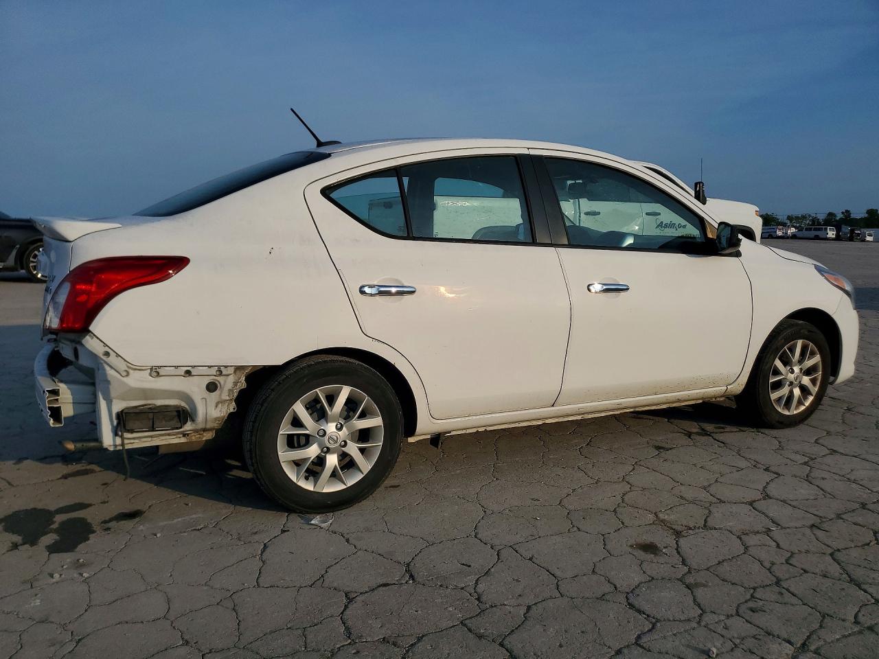 Nissan Versa 1.6 S