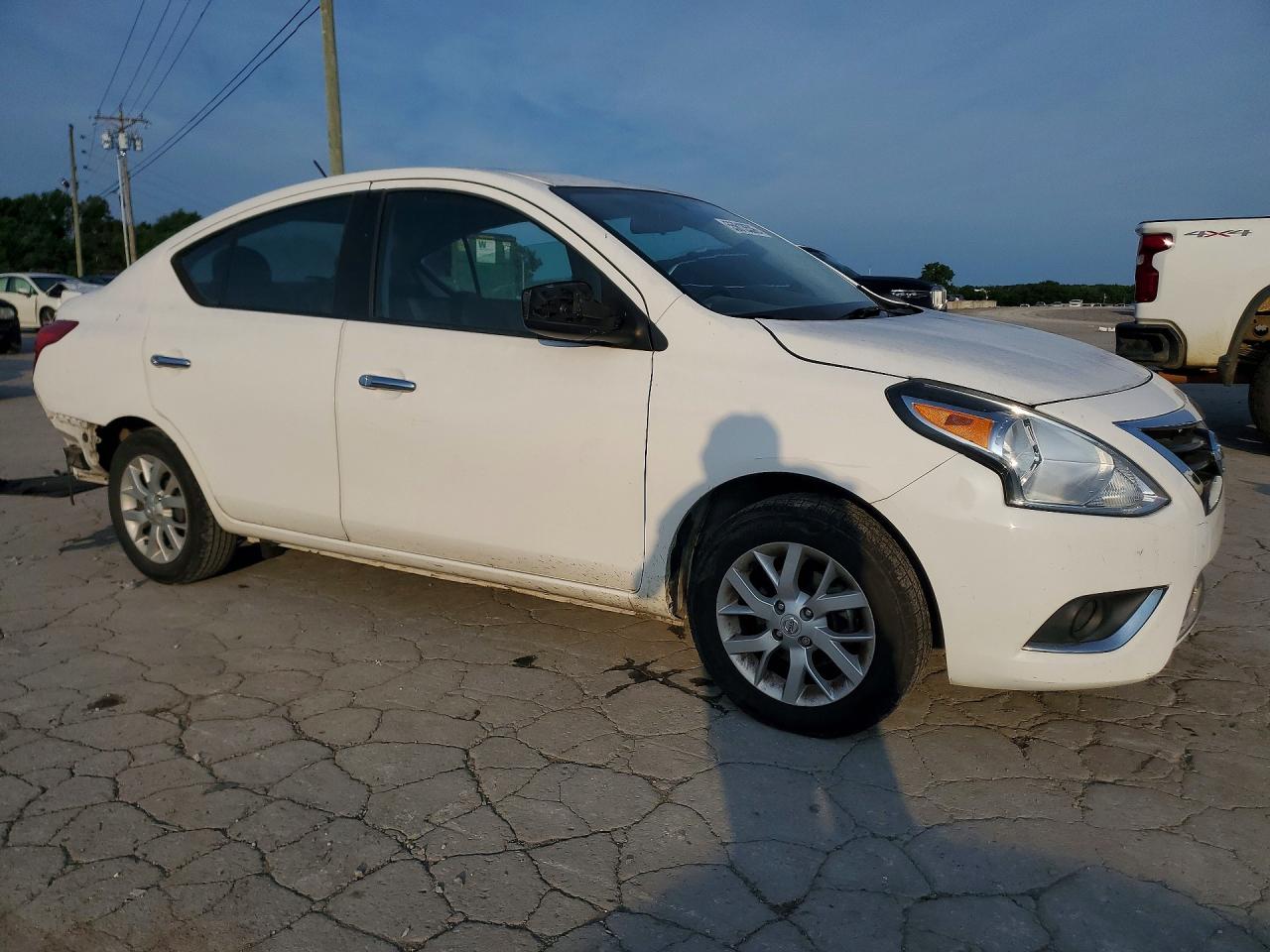 Nissan Versa 1.6 S