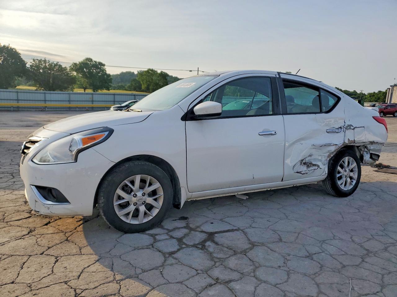 Salvage Nissan Versa Image