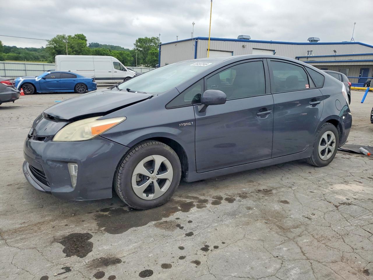 Salvage Toyota Prius Image