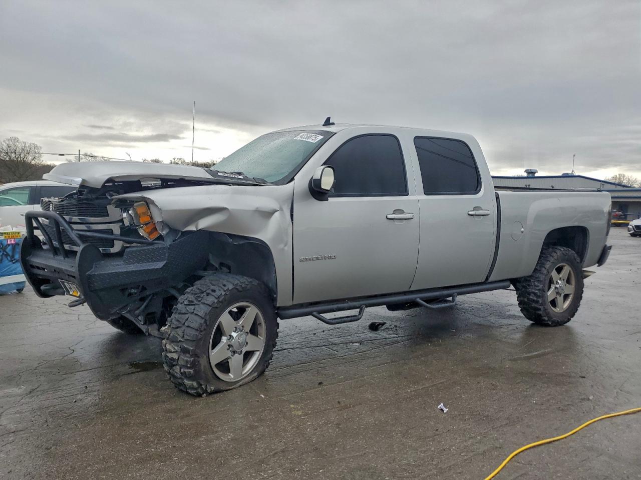 Salvage Chevrolet Silverado Image