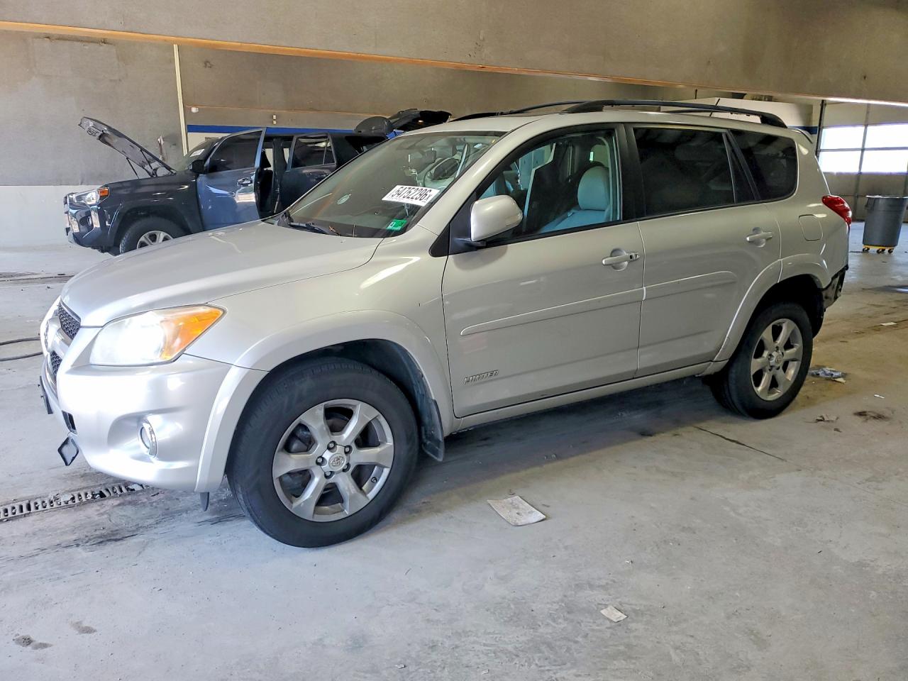 Salvage Toyota RAV4 Image
