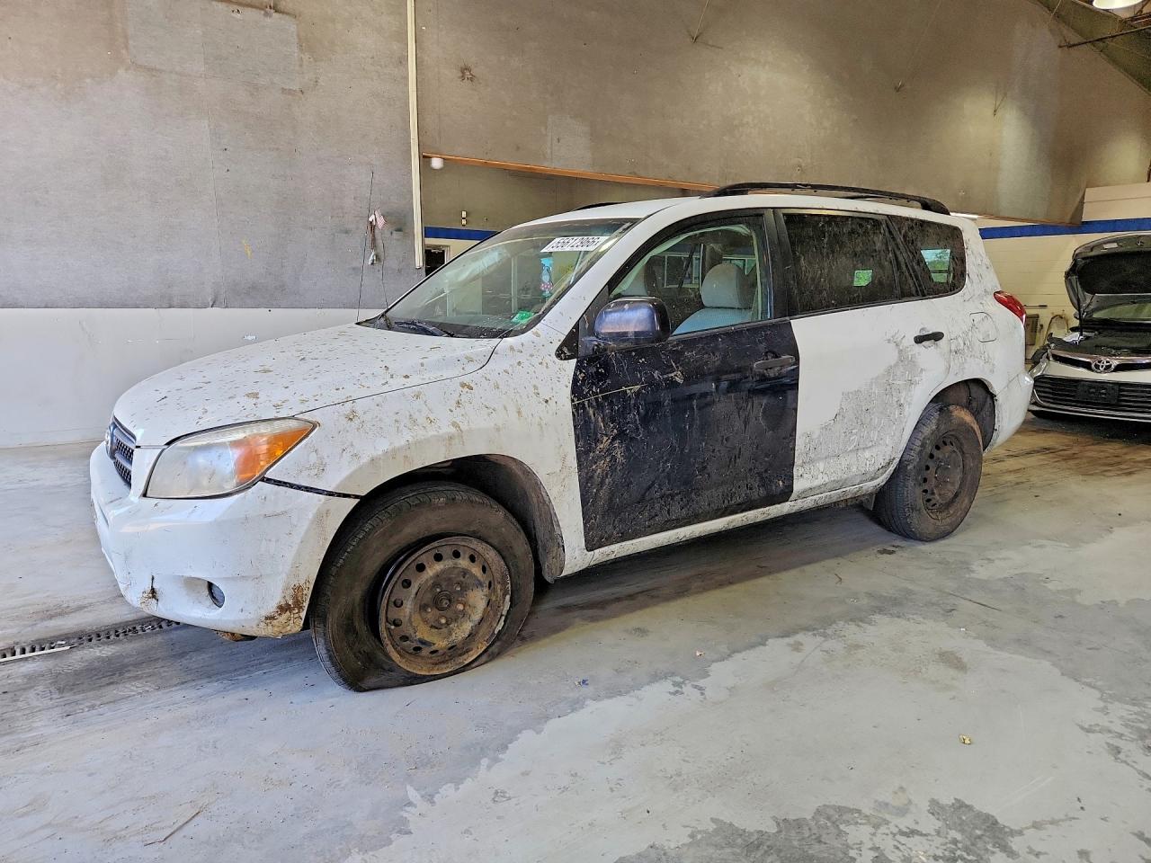 Salvage Toyota RAV4 Image
