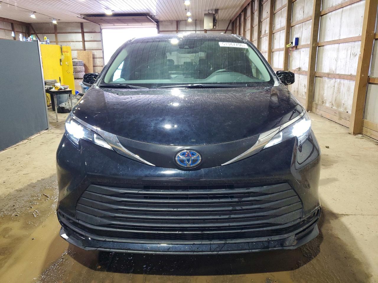 Toyota Sienna Le