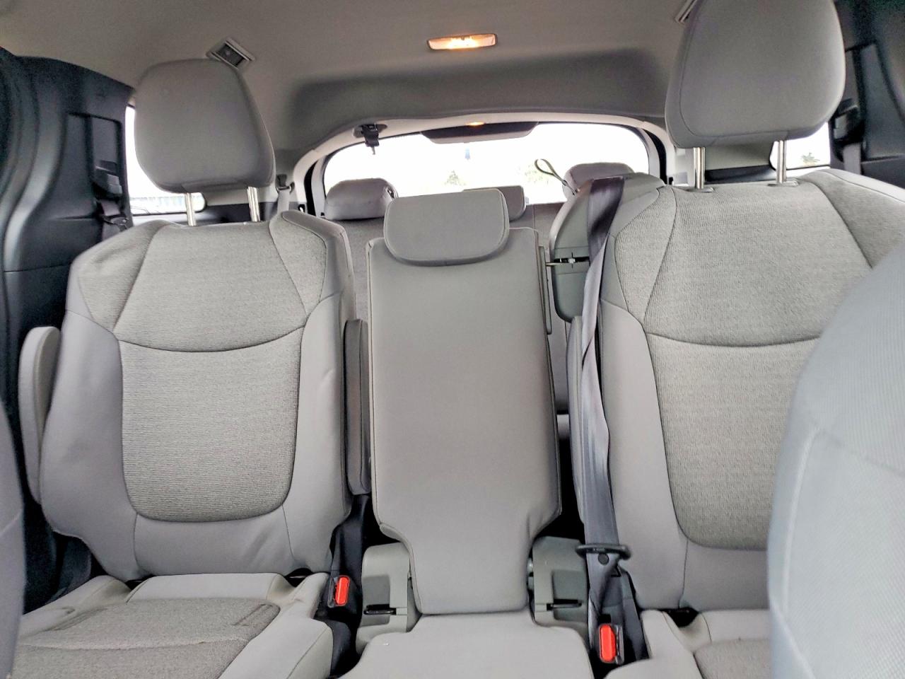 Toyota Sienna Le