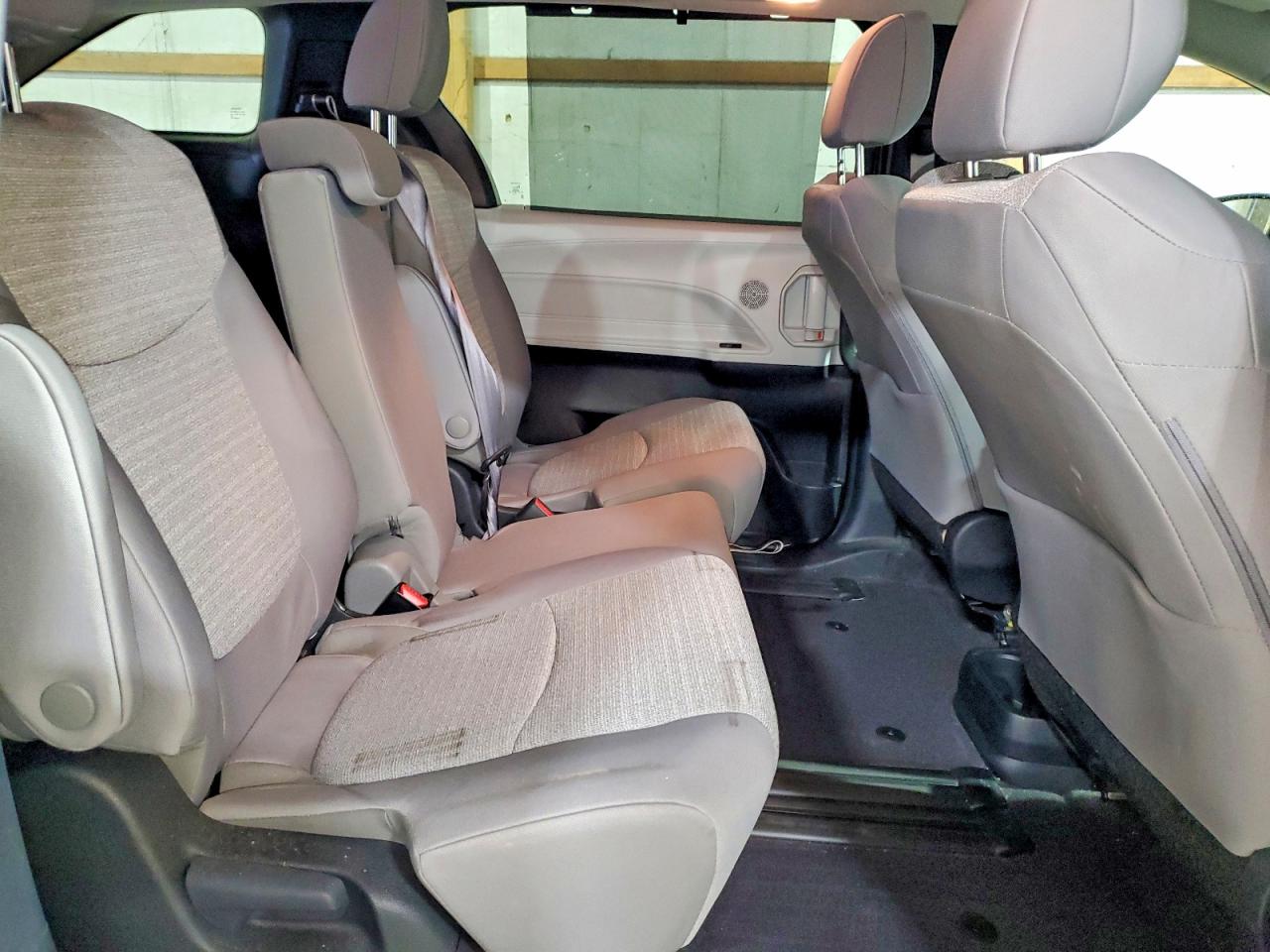 Toyota Sienna Le