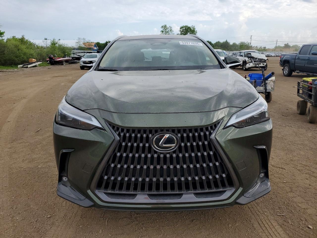 Lexus NX Base