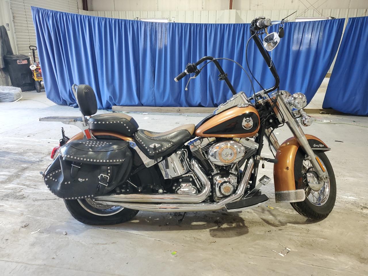 Salvage Harley-Davidson Fl Image