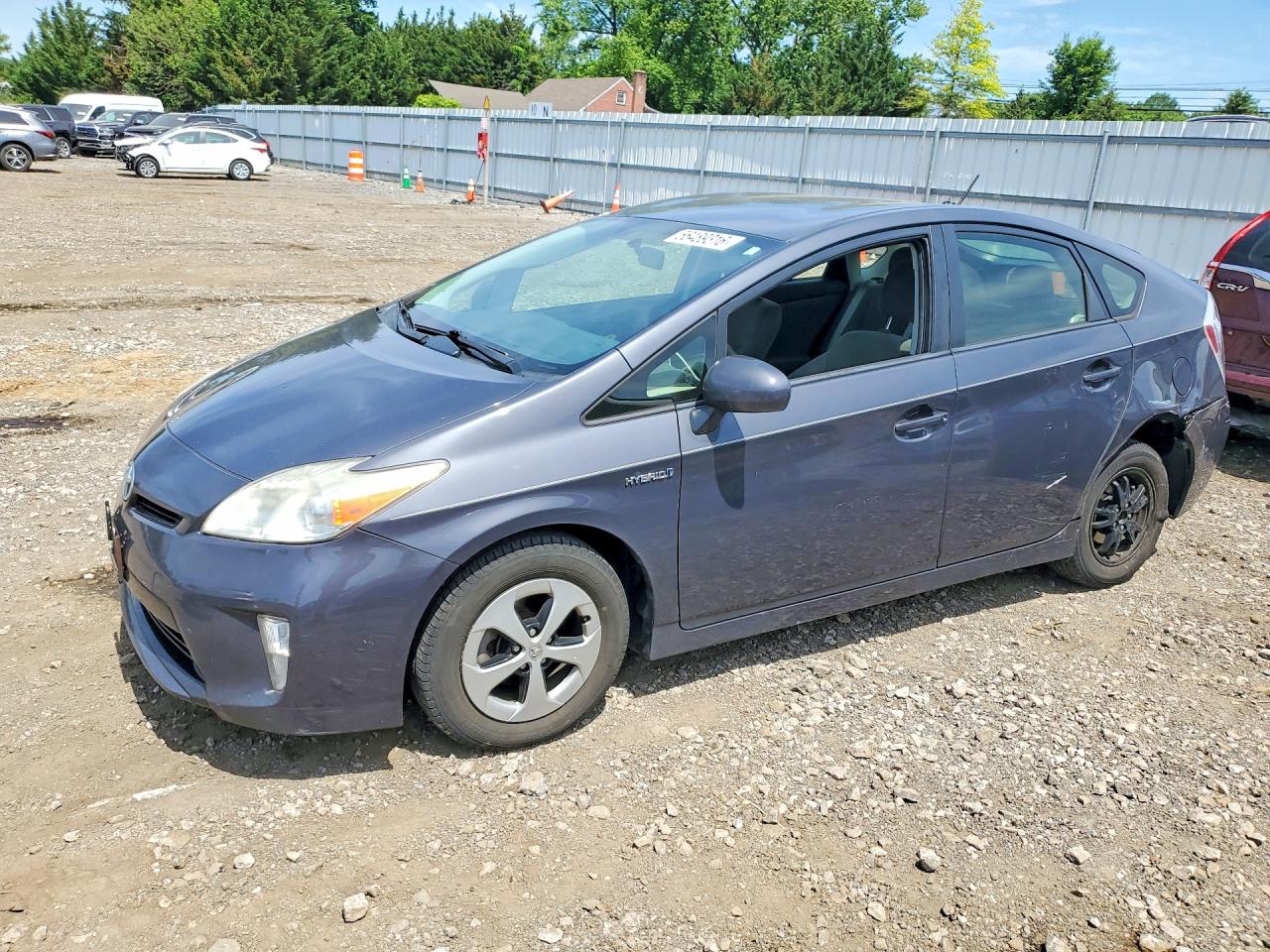 Salvage Toyota Prius Image
