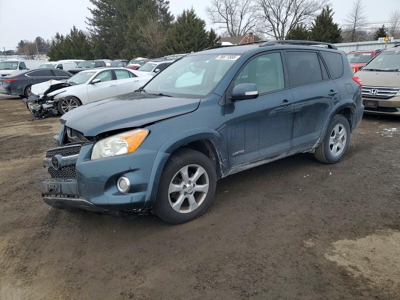 Salvage Toyota RAV4 Image