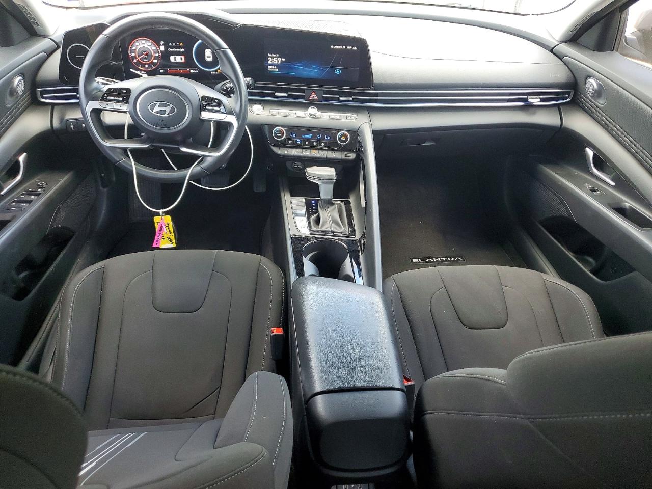 Hyundai ELANTRA Sel