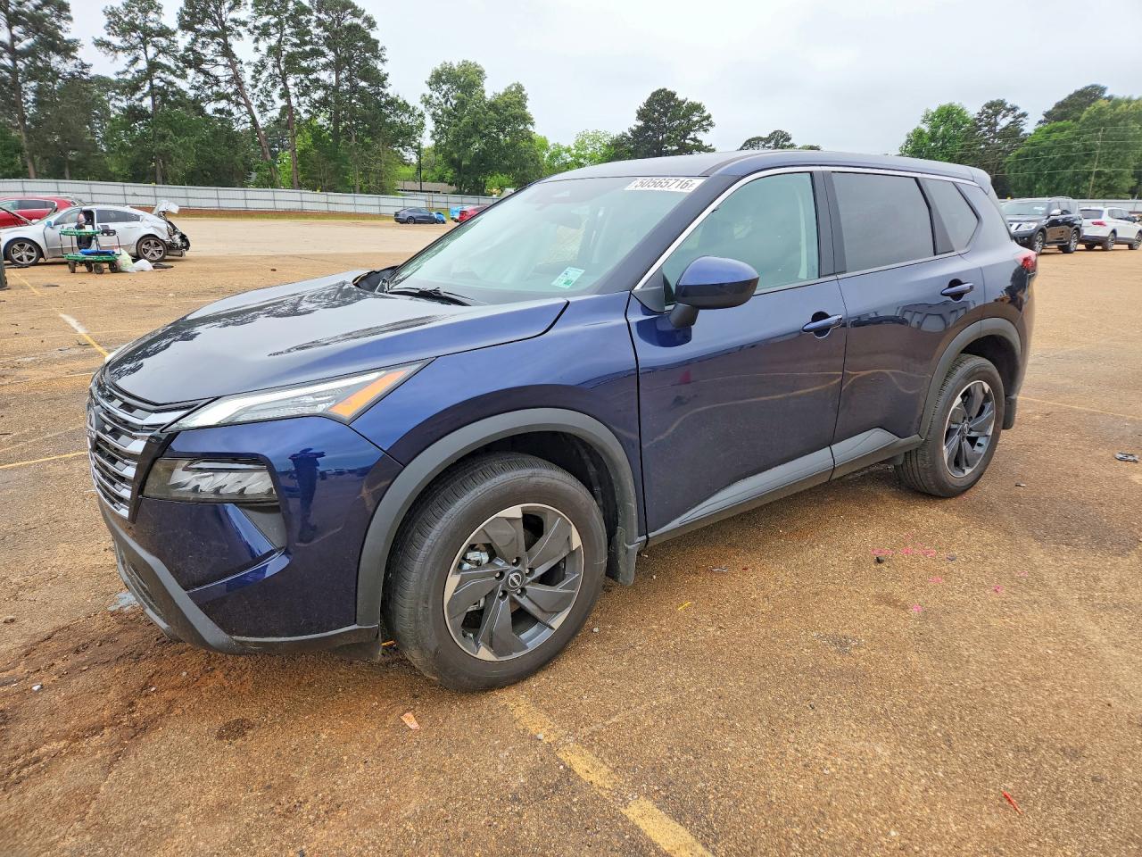 Salvage Nissan Rogue Image