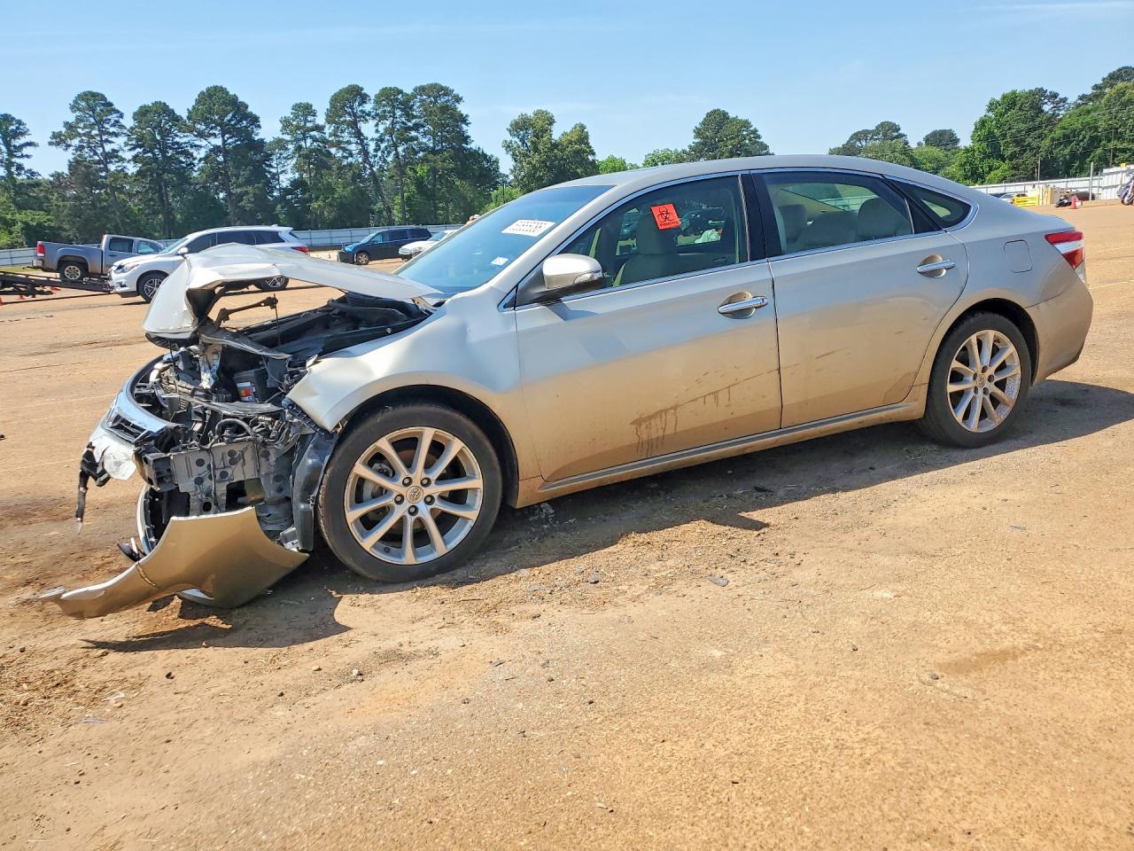 Salvage Toyota Avalon Image