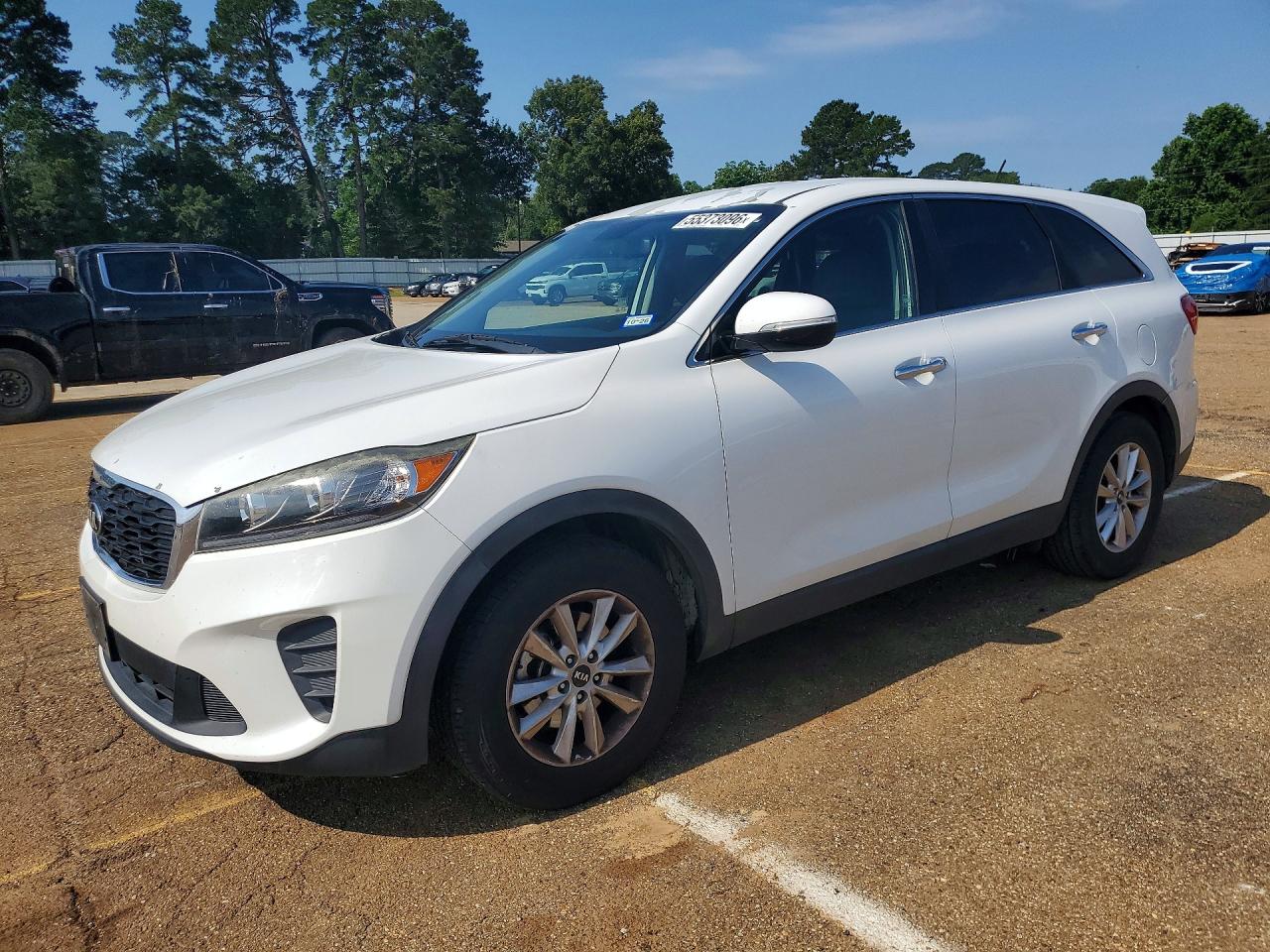 Salvage Kia Sorento Image