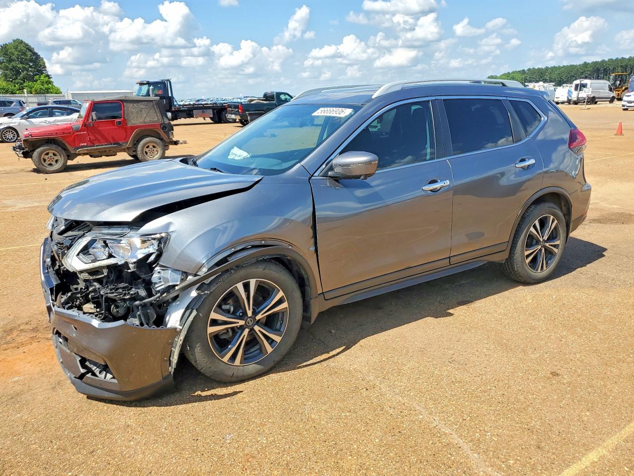 Salvage Nissan Rogue Image