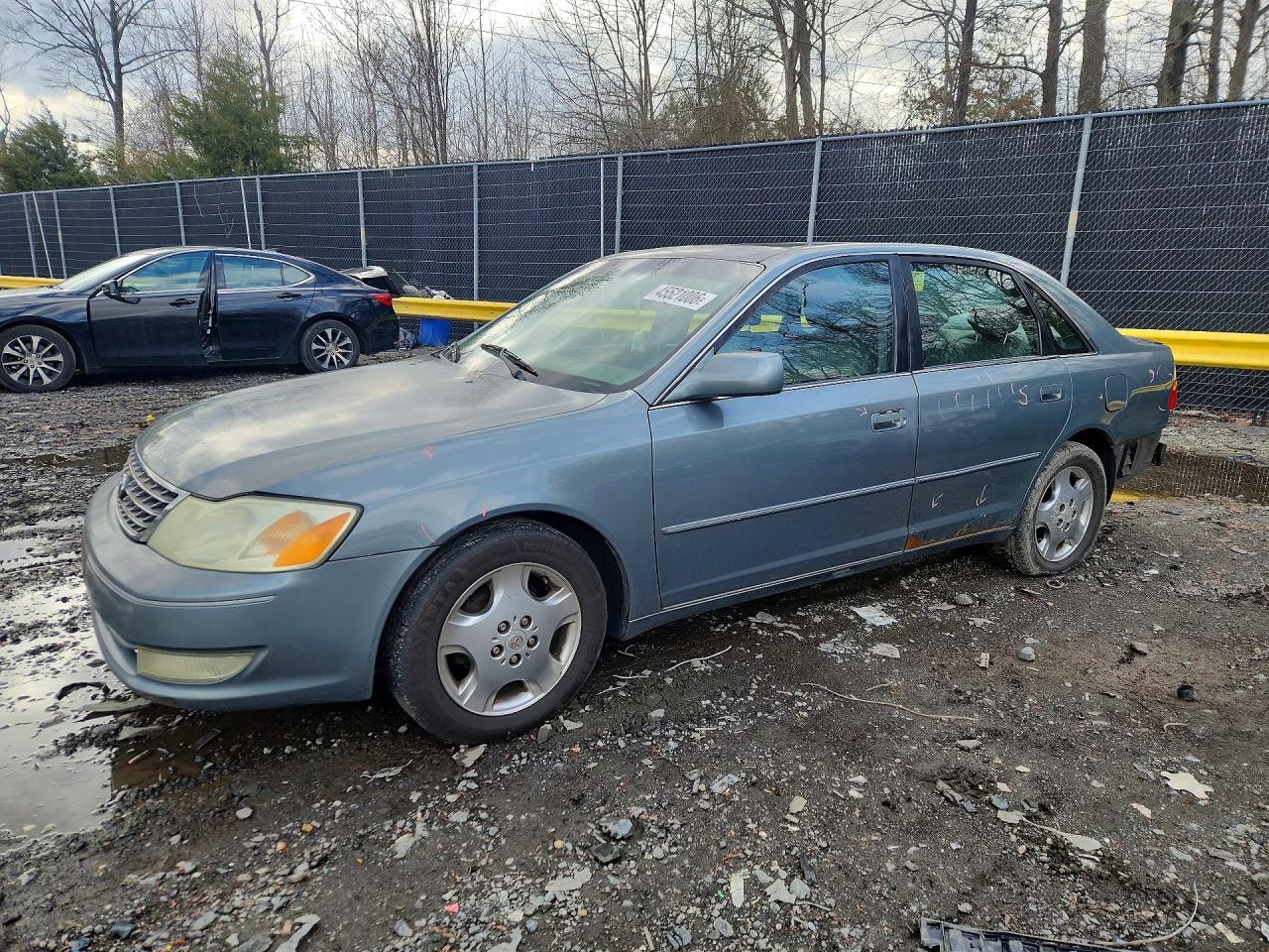 Salvage Toyota Avalon Image