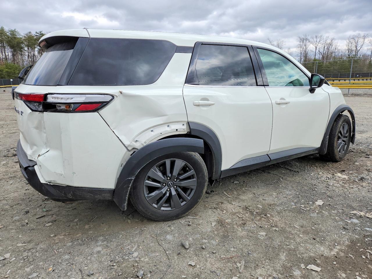 Nissan Pathfinder S